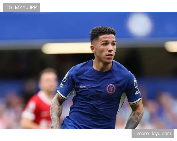 恩佐赛场惊艳发挥，精彩表现引爆全场关注