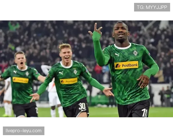 门兴格拉德巴赫防守体系重塑,状态回暖展现坚固防线 门兴格拉德巴赫防守体系重塑,状态回暖展现坚固防线