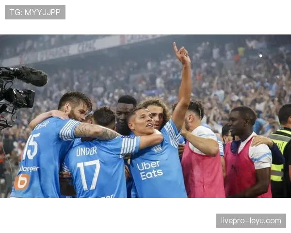 里尔逼抢战术再显神威，全场压制力克强敌