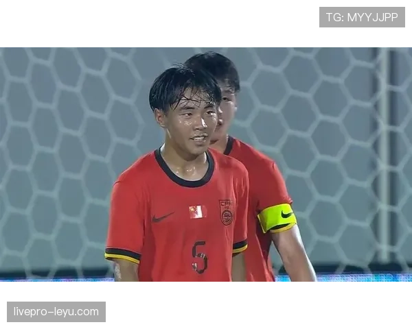 印尼队近期状态回暖，球迷齐聚庆祝胜利时刻引发红白狂欢