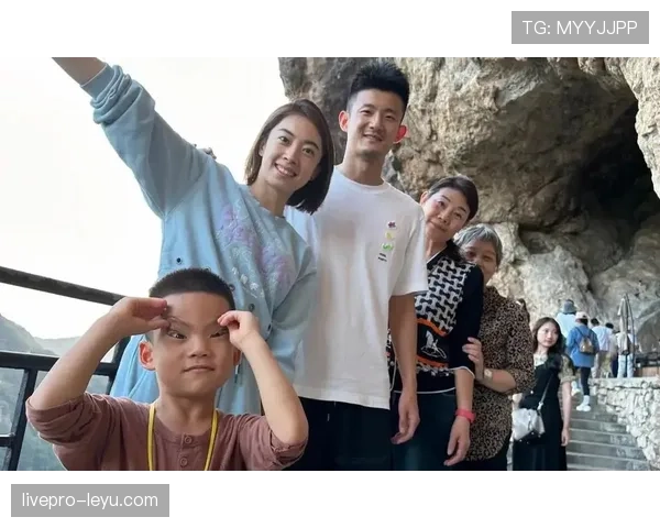 谌龙退役后住进月租5万的顶层复式，每天六点起床给儿子做辅食