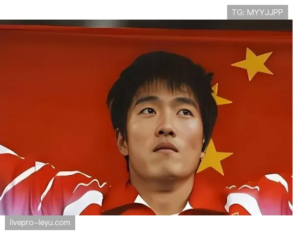 刘翔安静坐飞机头枕鲜花出场，感觉不是去比赛像去领奖台撒娇？